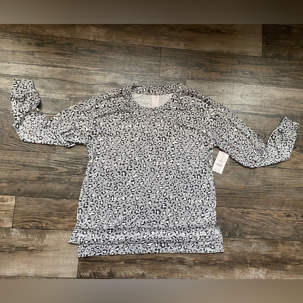 Brand New Black/White/Gray Cheetah Print Long Sleeve Shirt Super Soft